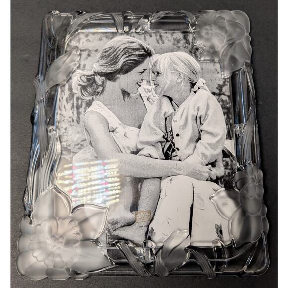 Fifth Avenue Crystal Picture Frame 8x10 Floral Clear Frosted Flowers Photo Table - Picture 7 of 8